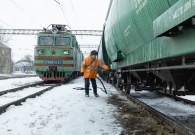 «Не нравилось бы, давно бы ушел»: Осмотрщик вагонов рассказал о своей работе